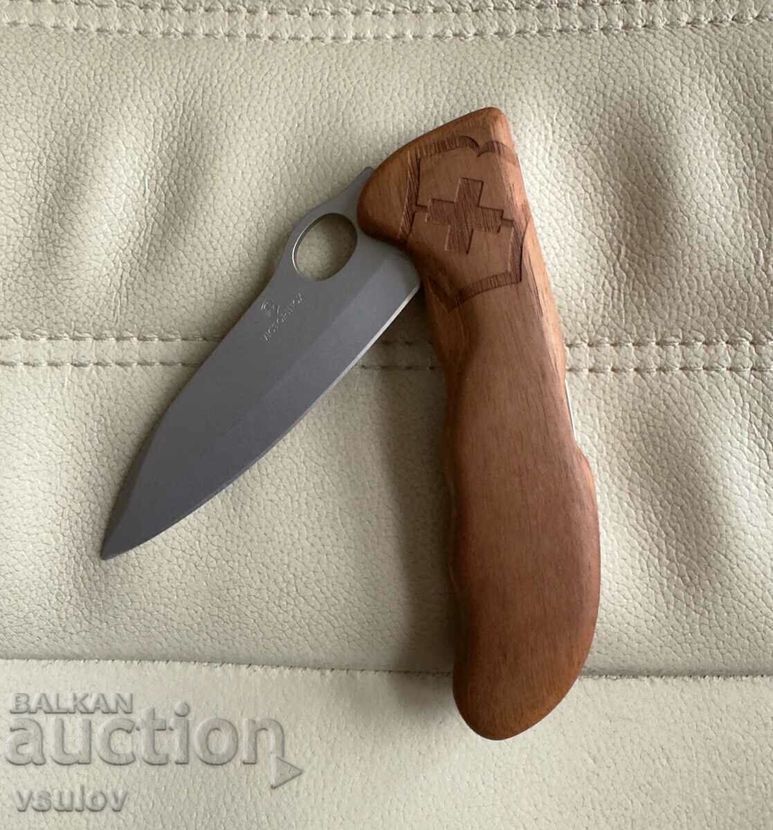 Victorinox Hunter Pro Wood Swiss Folding Knife, NEW Victorinox Hunter Pro Wood Swiss Folding Knife, NEW