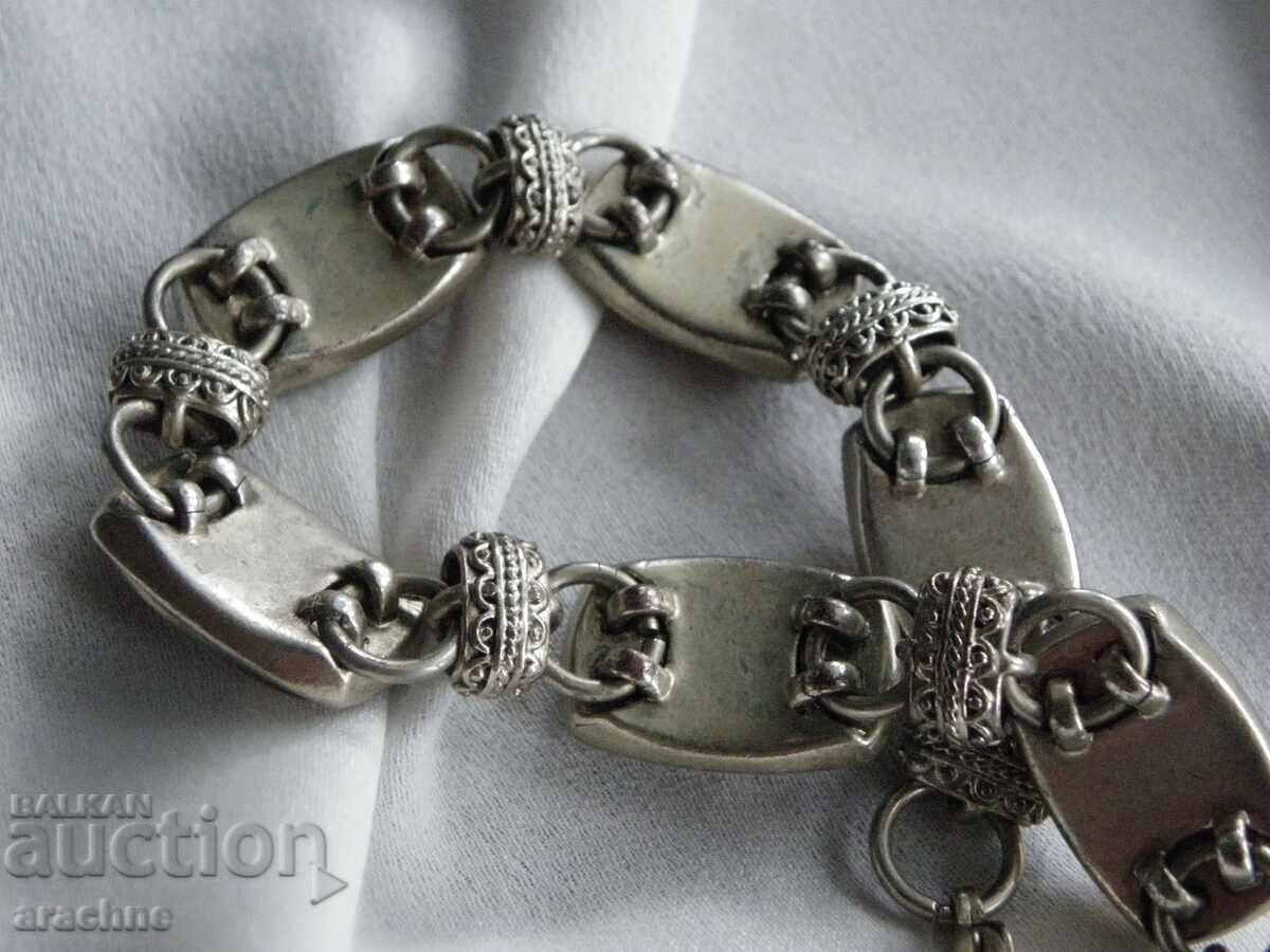 Auction A beautiful old bracelet Auction A beautiful old bracelet