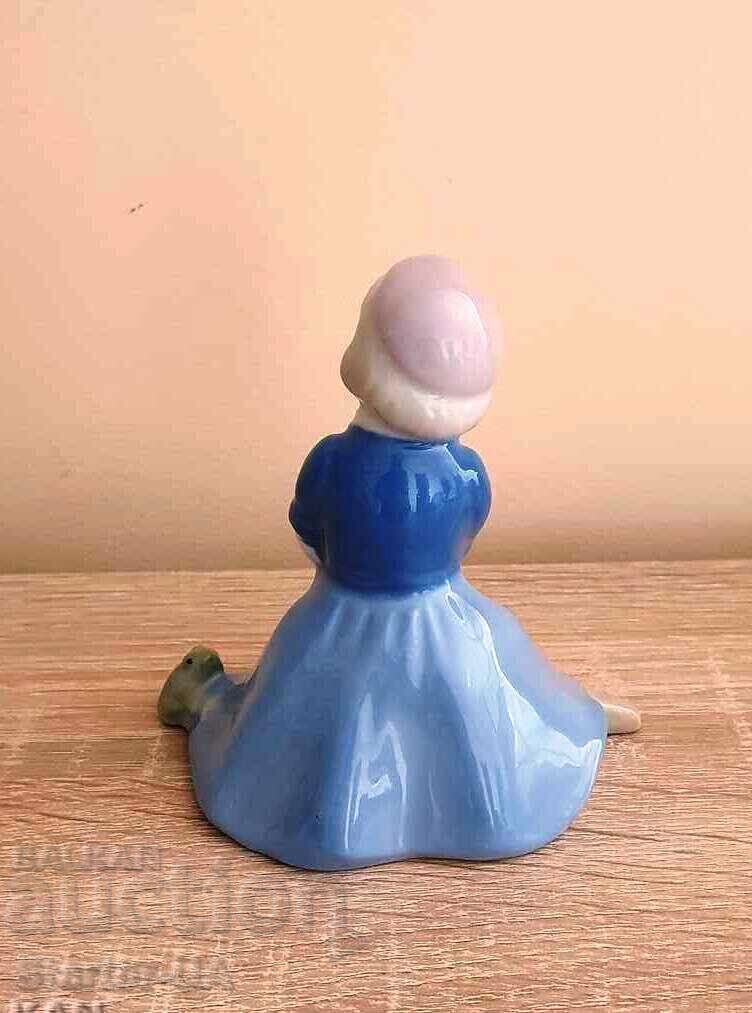 Auction German porcelain figure figurine with markings. Auction German porcelain figure figurine with markings.