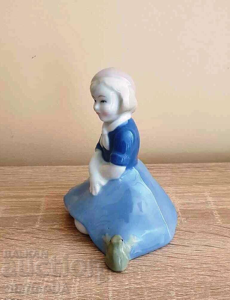 Delivery of German porcelain figure figurine with markings. Delivery of German porcelain figure figurine with markings.
