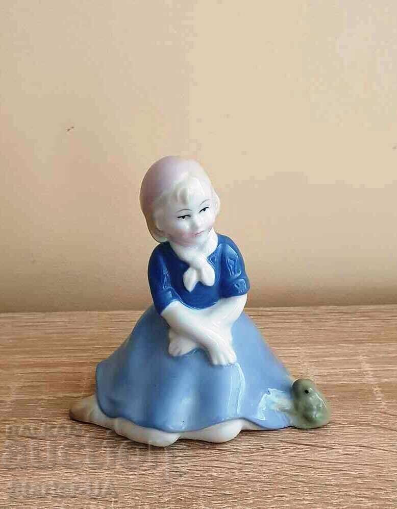 Figurină din porțelan german cu marcaje.