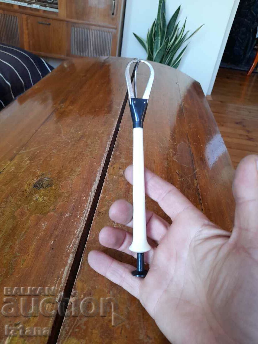 Μια παλιά συλλογή πάγου με τιμή 32.00 BGN | € 16.36 Μια παλιά συλλογή πάγου με τιμή 32.00 BGN | € 16.36