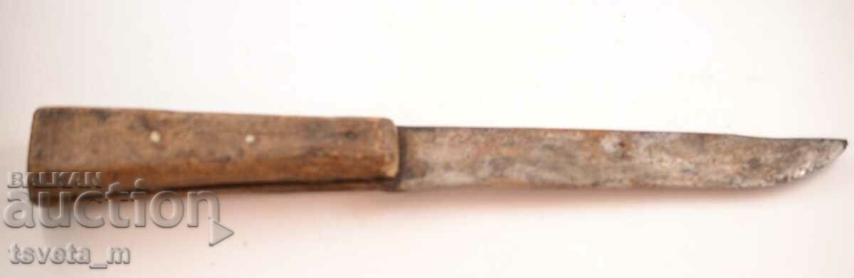 Antique knife with a wooden handle with price 5.00 BGN | € 2.56