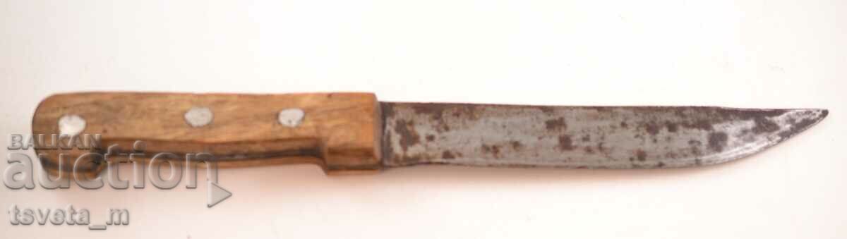 Antique knife with a wooden handle with price 8.00 BGN | € 4.09 Antique knife with a wooden handle with price 8.00 BGN | € 4.09