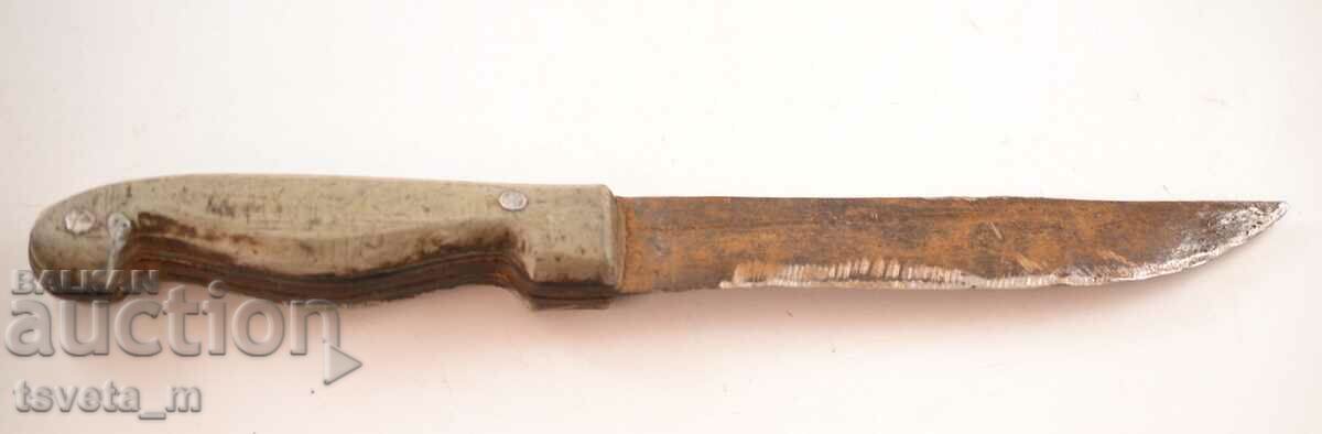 Vintage knife with plastic handle with price 5.00 BGN | € 2.56