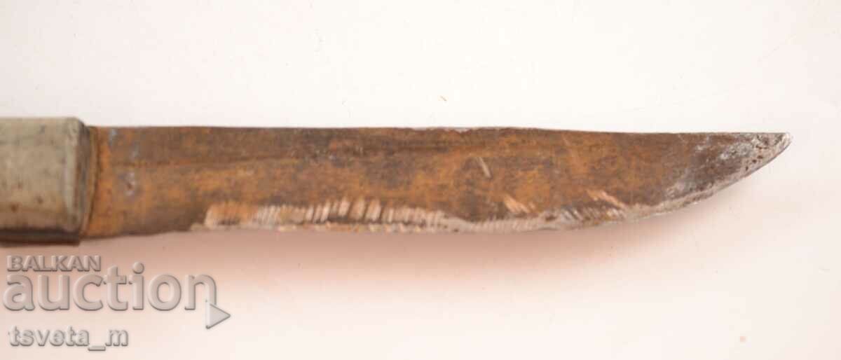 Delivery of Vintage knife with plastic handle