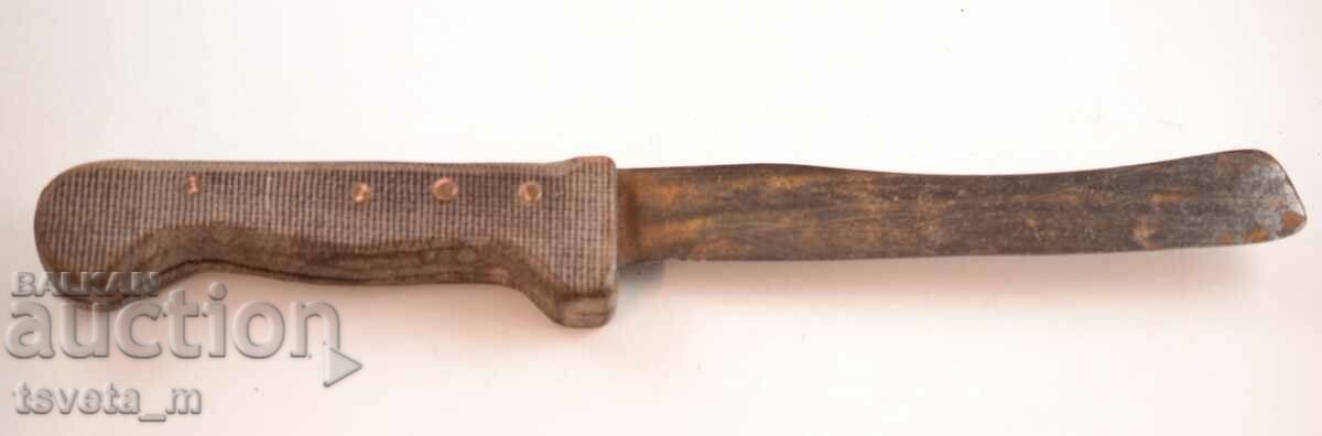 Antique getinax handle knife with price 5.00 BGN | € 2.56 Antique getinax handle knife with price 5.00 BGN | € 2.56