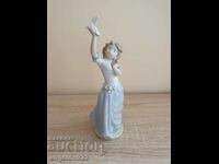 Spanish porcelain figure statuette DAO