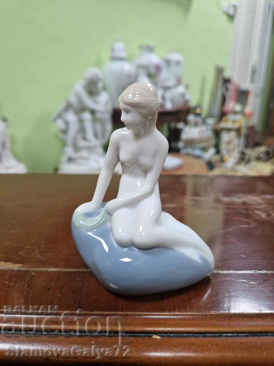 Μια σπάνια αντίκα πορσελάνινη φιγούρα Royal Copenhagen με τιμή 88.00 BGN | € 44.99 Μια σπάνια αντίκα πορσελάνινη φιγούρα Royal Copenhagen με τιμή 88.00 BGN | € 44.99