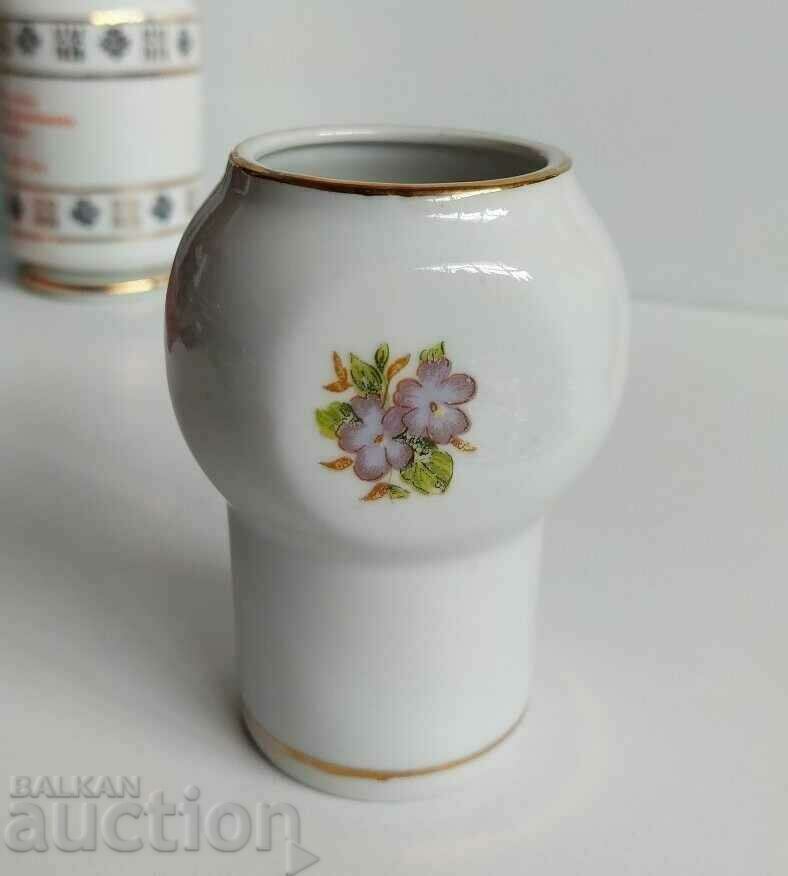 .SOTC BULGARIAN PORCELAIN VASE VASE WITH FLOWERS FLOWERS with price 12.00 BGN | € 6.14 .SOTC BULGARIAN PORCELAIN VASE VASE WITH FLOWERS FLOWERS with price 12.00 BGN | € 6.14