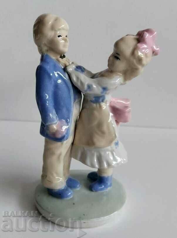 .PERFECT PORCELAIN FIGURE STATUETTE MALE FEMALE