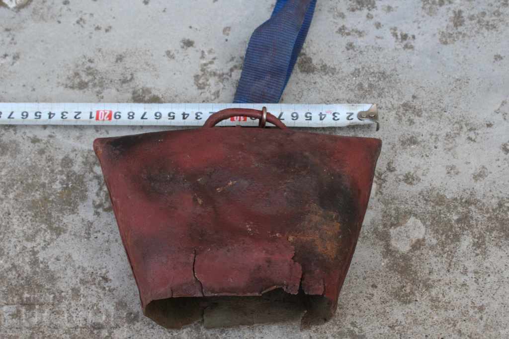 , OLD VERY LARGE GIRL CHAN BELL RINGER with price 14.00 BGN | € 7.16 , OLD VERY LARGE GIRL CHAN BELL RINGER with price 14.00 BGN | € 7.16