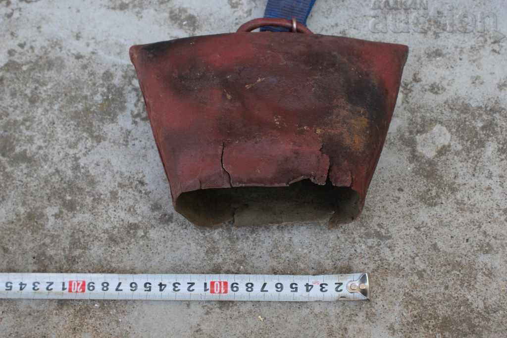 Auction , OLD VERY LARGE GIRL CHAN BELL RINGER Auction , OLD VERY LARGE GIRL CHAN BELL RINGER