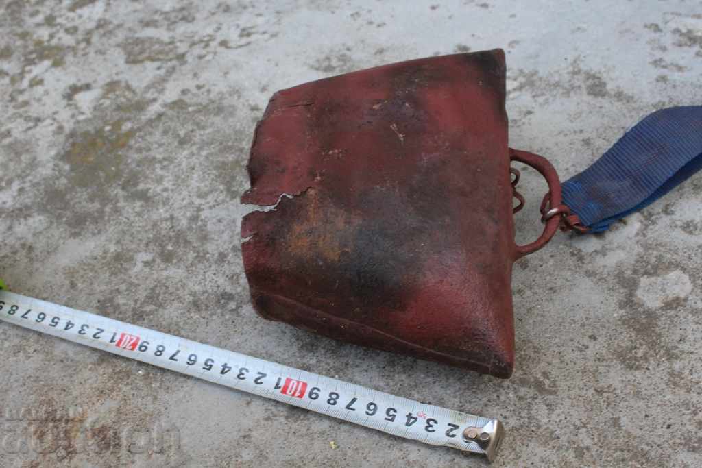 Delivery of , OLD VERY LARGE GIRL CHAN BELL RINGER Delivery of , OLD VERY LARGE GIRL CHAN BELL RINGER