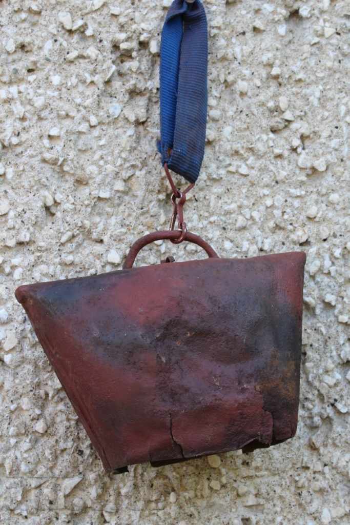 , OLD VERY LARGE GIRL CHAN BELL RINGER , OLD VERY LARGE GIRL CHAN BELL RINGER