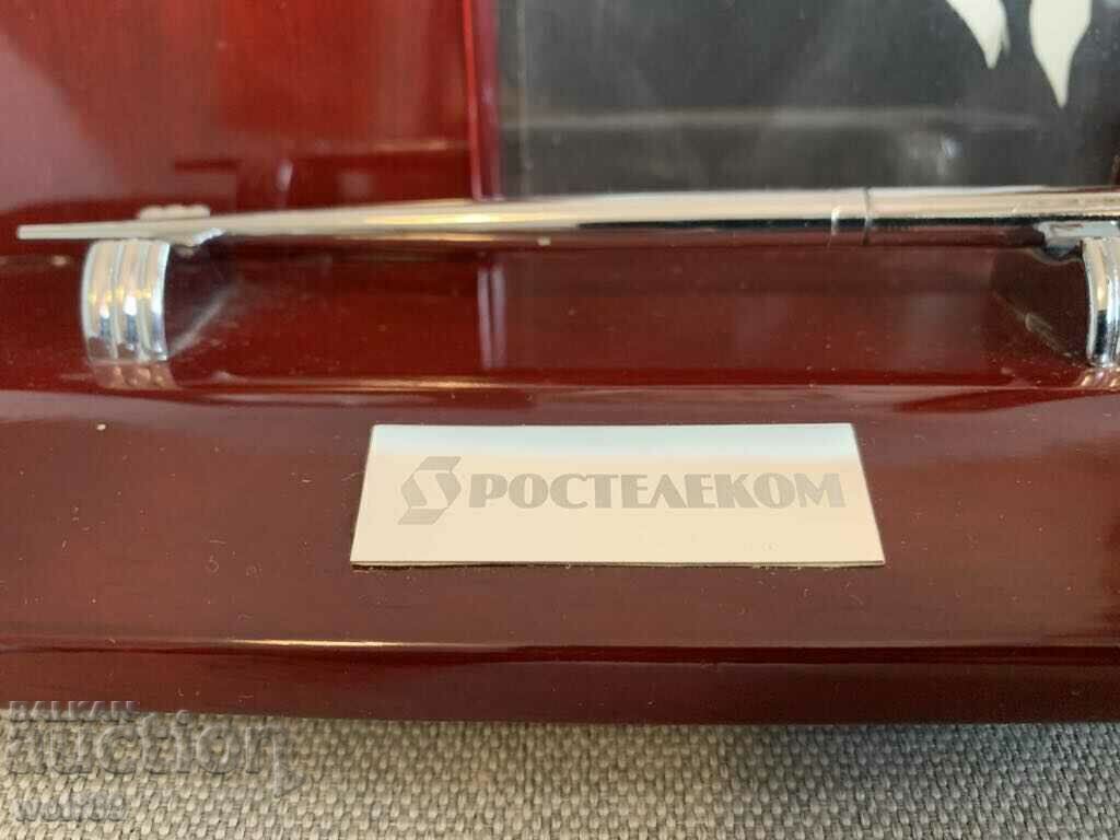 Ενδιαφέρον βραβευμένο ρωσικό γραφείο (μαόνι) με ρολόι-ΡΟΣΤΕΛ με τιμή 15.00 BGN | € 7.67 Ενδιαφέρον βραβευμένο ρωσικό γραφείο (μαόνι) με ρολόι-ΡΟΣΤΕΛ με τιμή 15.00 BGN | € 7.67