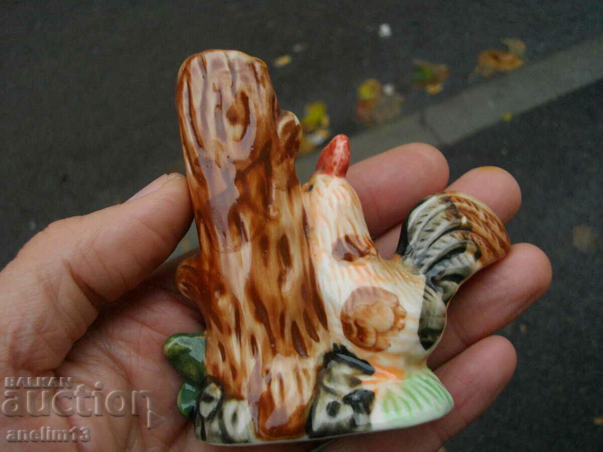 Delivery of OLD PORCELAIN ROOSTER Delivery of OLD PORCELAIN ROOSTER