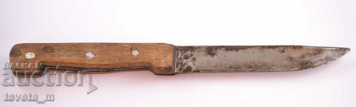 Antique knife with a wooden handle with price 8.00 BGN | € 4.09 Antique knife with a wooden handle with price 8.00 BGN | € 4.09