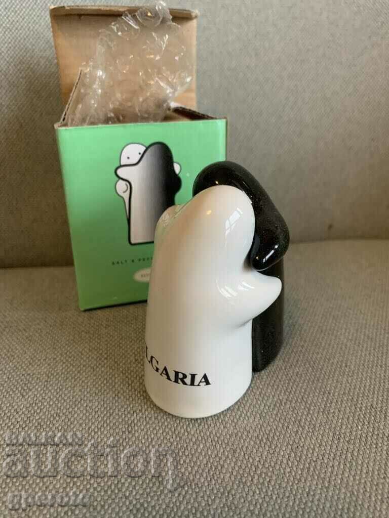 Auction  Set of new souvenir salt shakers