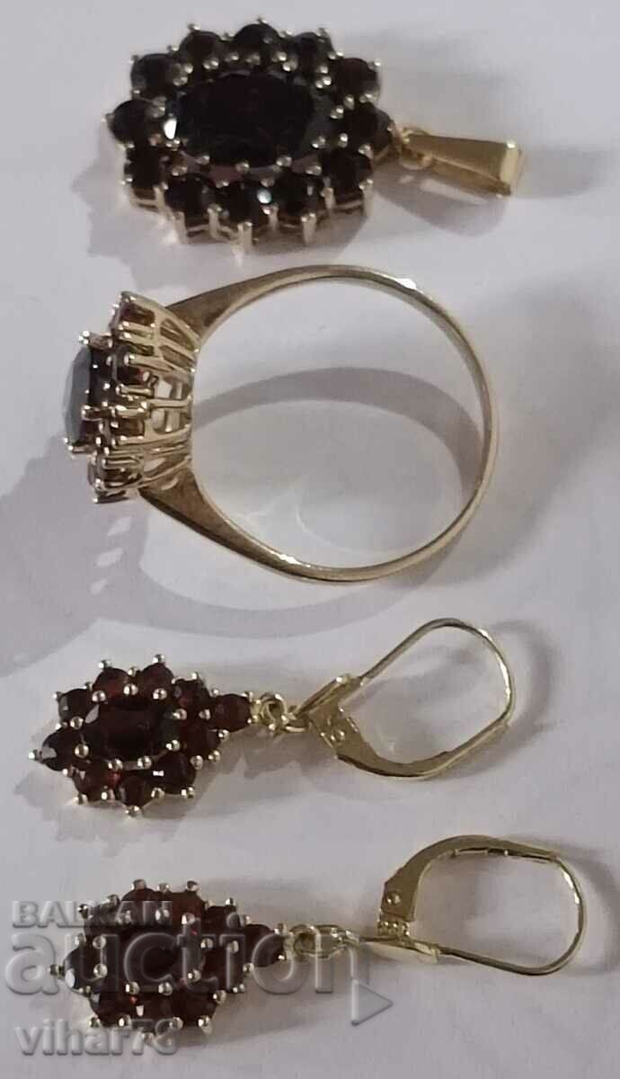 Auction  Gold lot ring, pendant and earrings - 8 carats - 333 with garnets