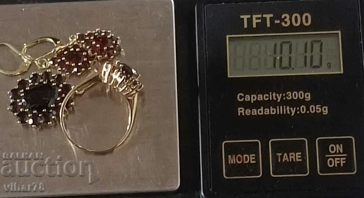 Gold lot ring, pendant and earrings - 8 carats - 333 with garnets - 6