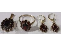 Gold lot ring, pendant and earrings - 8 carats - 333 with garnets