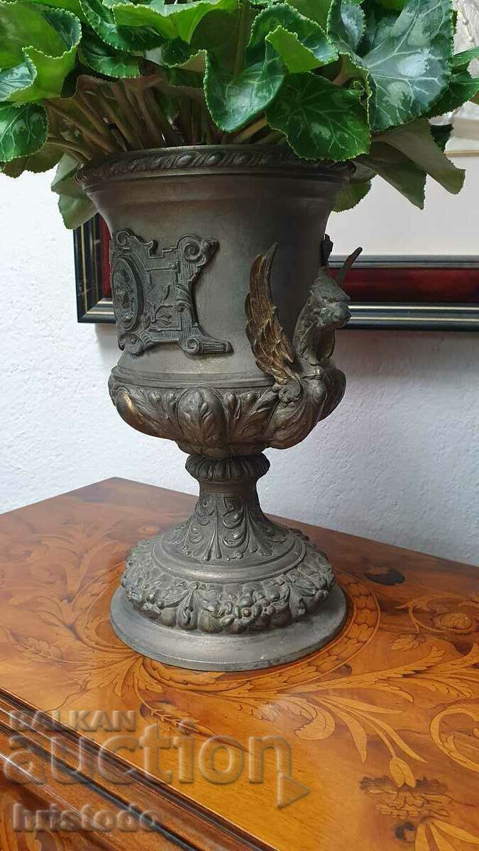Old metal flower pot, flower pot with price 100.00 BGN | € 51.13 Old metal flower pot, flower pot with price 100.00 BGN | € 51.13
