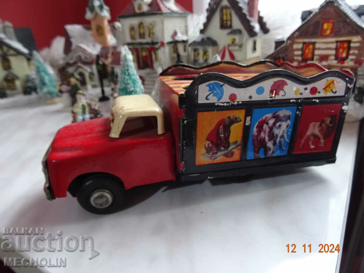 Delivery of COLLECTIBLE METAL TROLLEY CIRCUS VAN Delivery of COLLECTIBLE METAL TROLLEY CIRCUS VAN