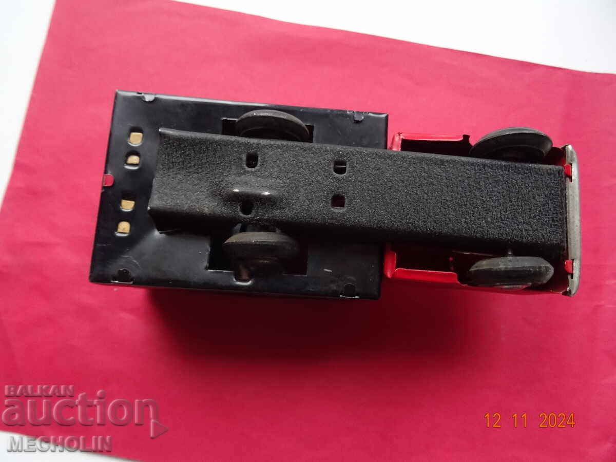 COLLECTIBLE METAL TROLLEY CIRCUS VAN - 6 COLLECTIBLE METAL TROLLEY CIRCUS VAN - 6