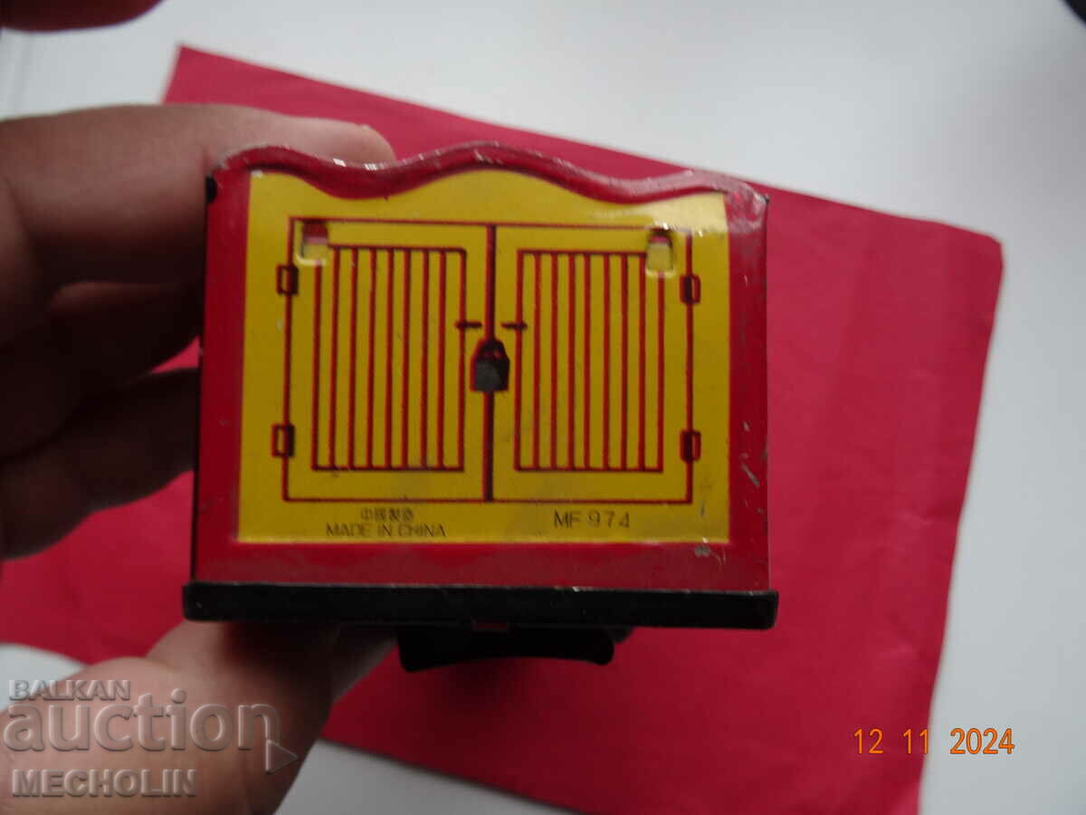 COLLECTIBLE METAL TROLLEY CIRCUS VAN - 7 COLLECTIBLE METAL TROLLEY CIRCUS VAN - 7