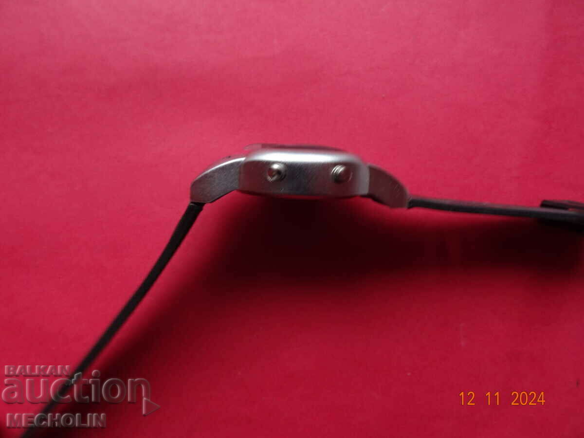 clock collector AGENT 007 QUARTZ - 7 clock collector AGENT 007 QUARTZ - 7