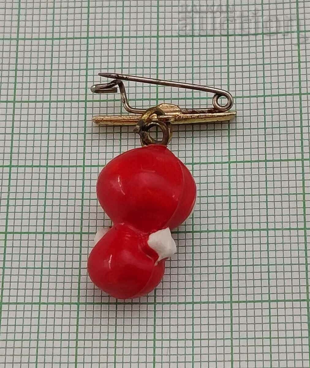 Auction  OLD MARTENICE DOLL BADGE