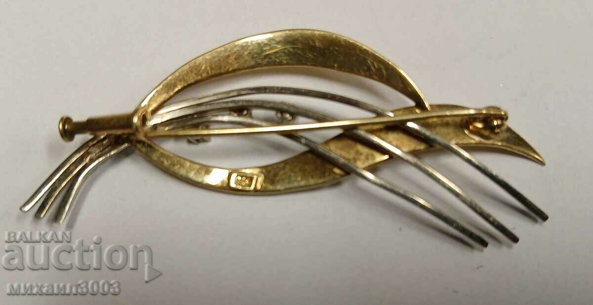 Auction RETRO 14K GOLD BROOCH WITH 3 DIAMONDS Auction RETRO 14K GOLD BROOCH WITH 3 DIAMONDS