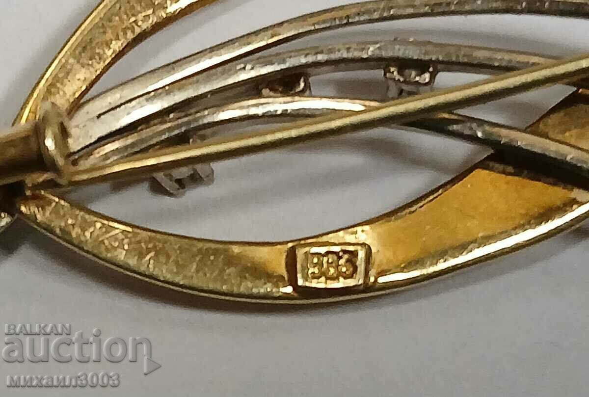 Delivery of RETRO 14K GOLD BROOCH WITH 3 DIAMONDS Delivery of RETRO 14K GOLD BROOCH WITH 3 DIAMONDS