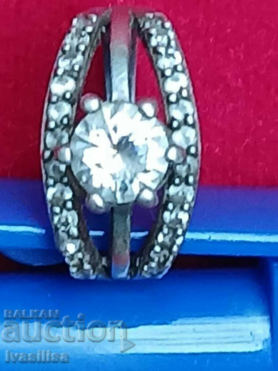 SILVER RING WITH ZIRCONIA