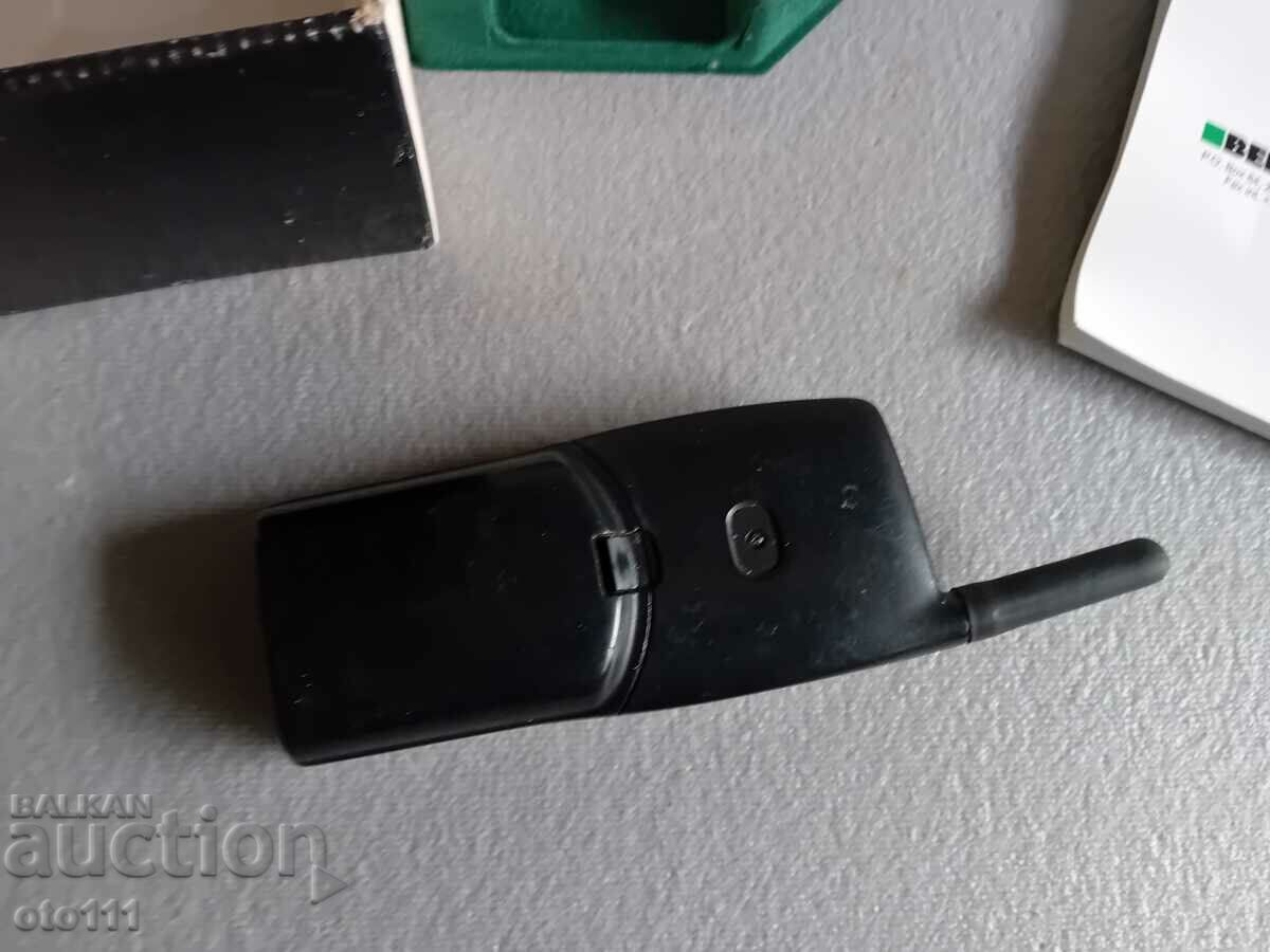 Auction OLD MOBILE PHONE - BENEFON Auction OLD MOBILE PHONE - BENEFON