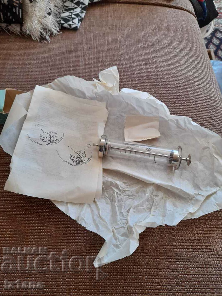 Доставка на Стара стъклена спринцовка Chirana