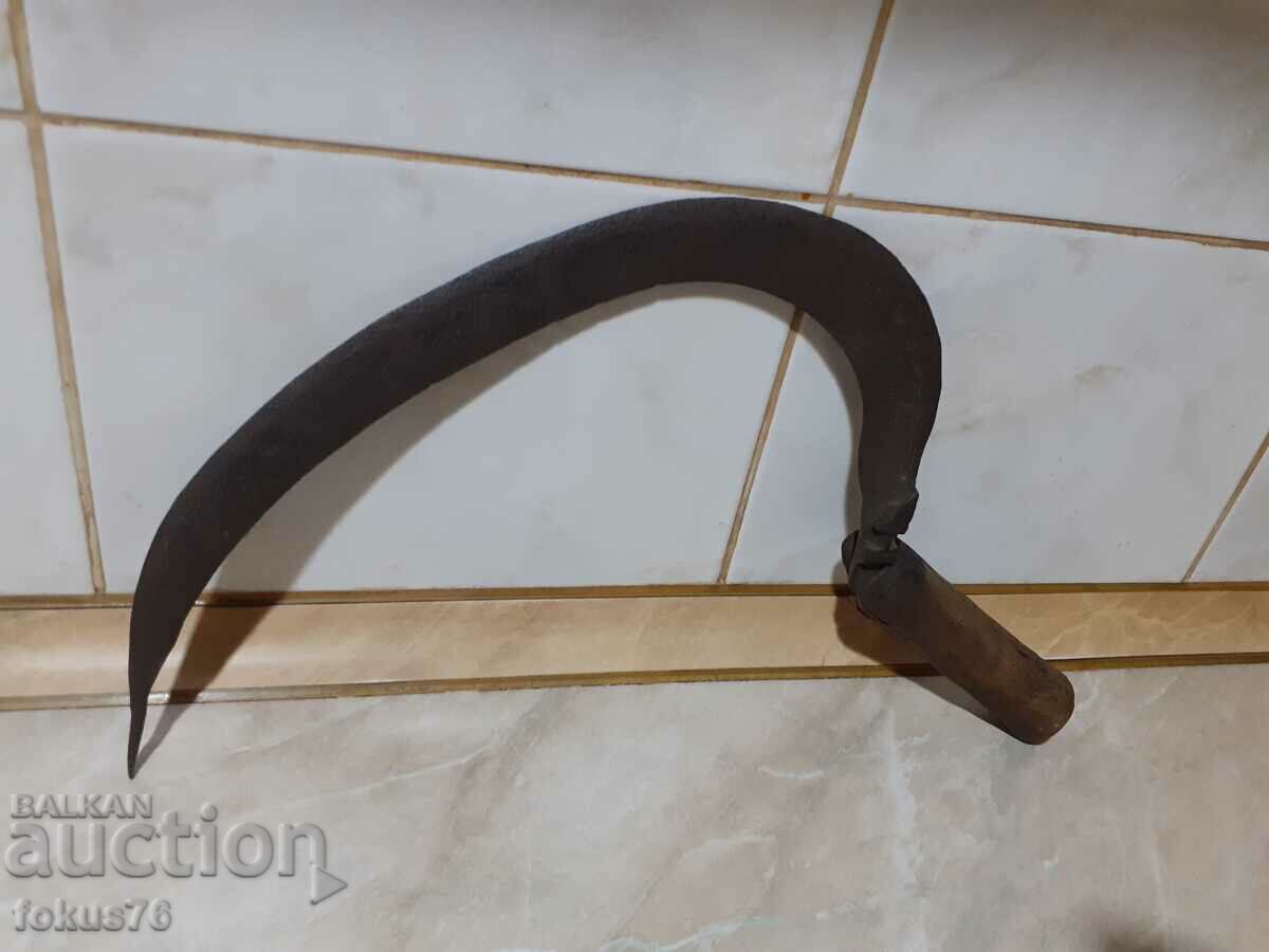 Delivery of Amazing Old Renaissance Wrought Iron Sickle with Primitive Engravings Delivery of Amazing Old Renaissance Wrought Iron Sickle with Primitive Engravings