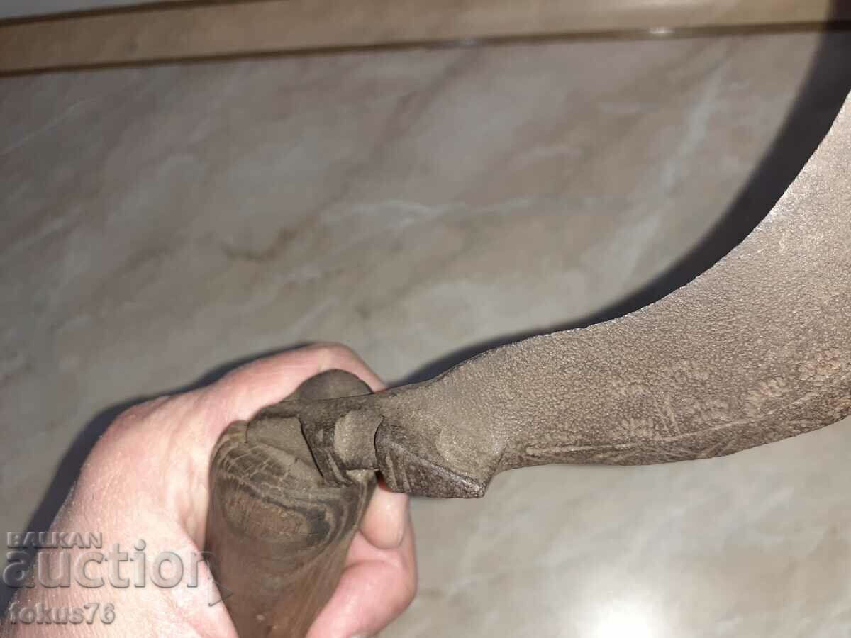 Amazing Old Renaissance Wrought Iron Sickle with Primitive Engravings - 5 Amazing Old Renaissance Wrought Iron Sickle with Primitive Engravings - 5