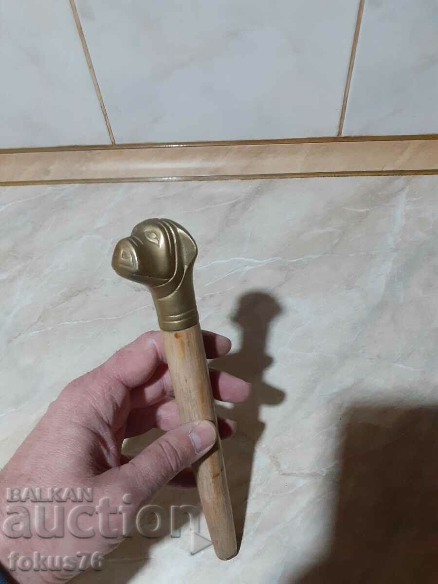 Old cane or umbrella handle bronze dog head with price 55.00 BGN | € 28.12 Old cane or umbrella handle bronze dog head with price 55.00 BGN | € 28.12