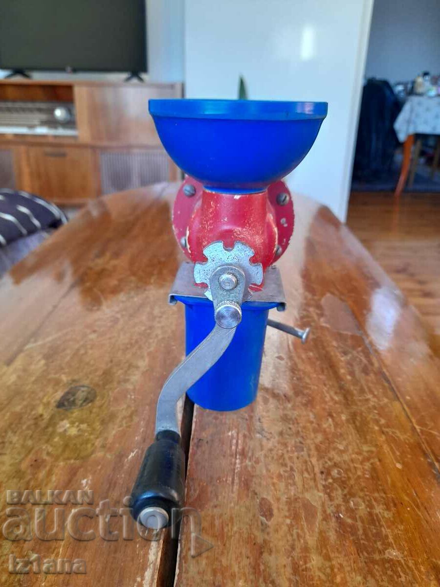 Delivery of Old coffee grinder, grinder, coffee grinder Delivery of Old coffee grinder, grinder, coffee grinder