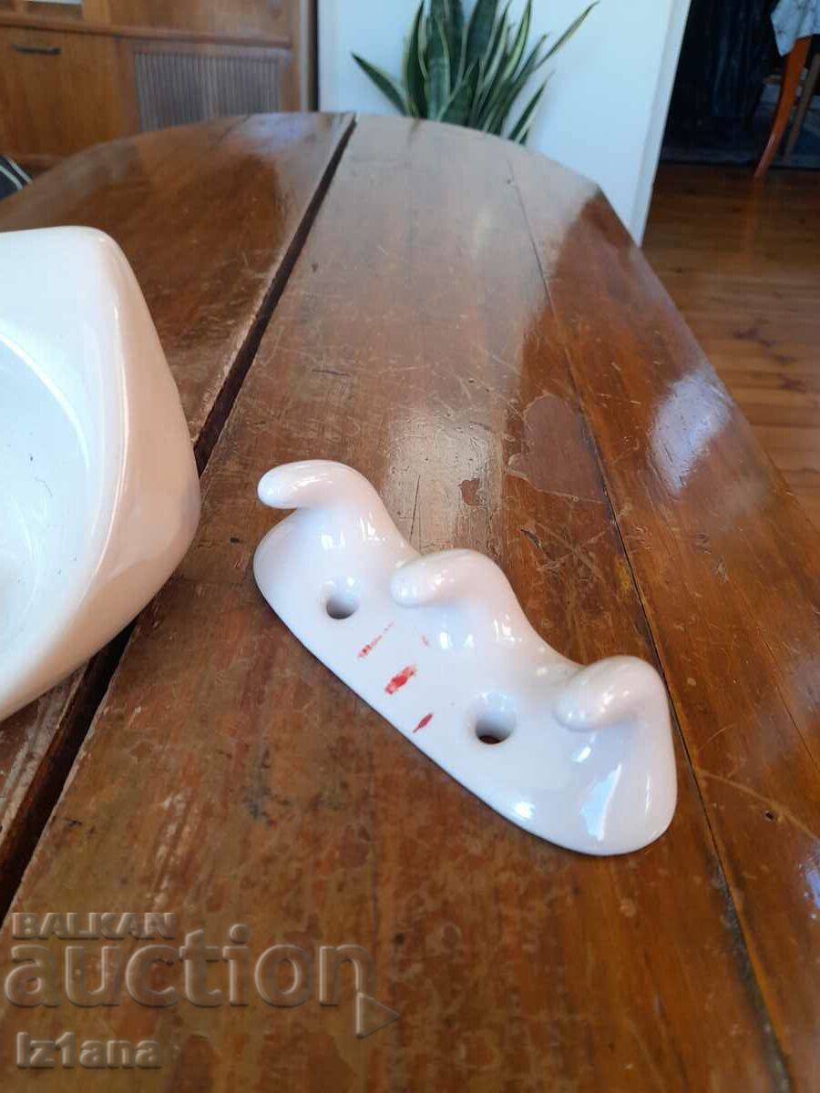 Auction Old earthenware soap dish Auction Old earthenware soap dish