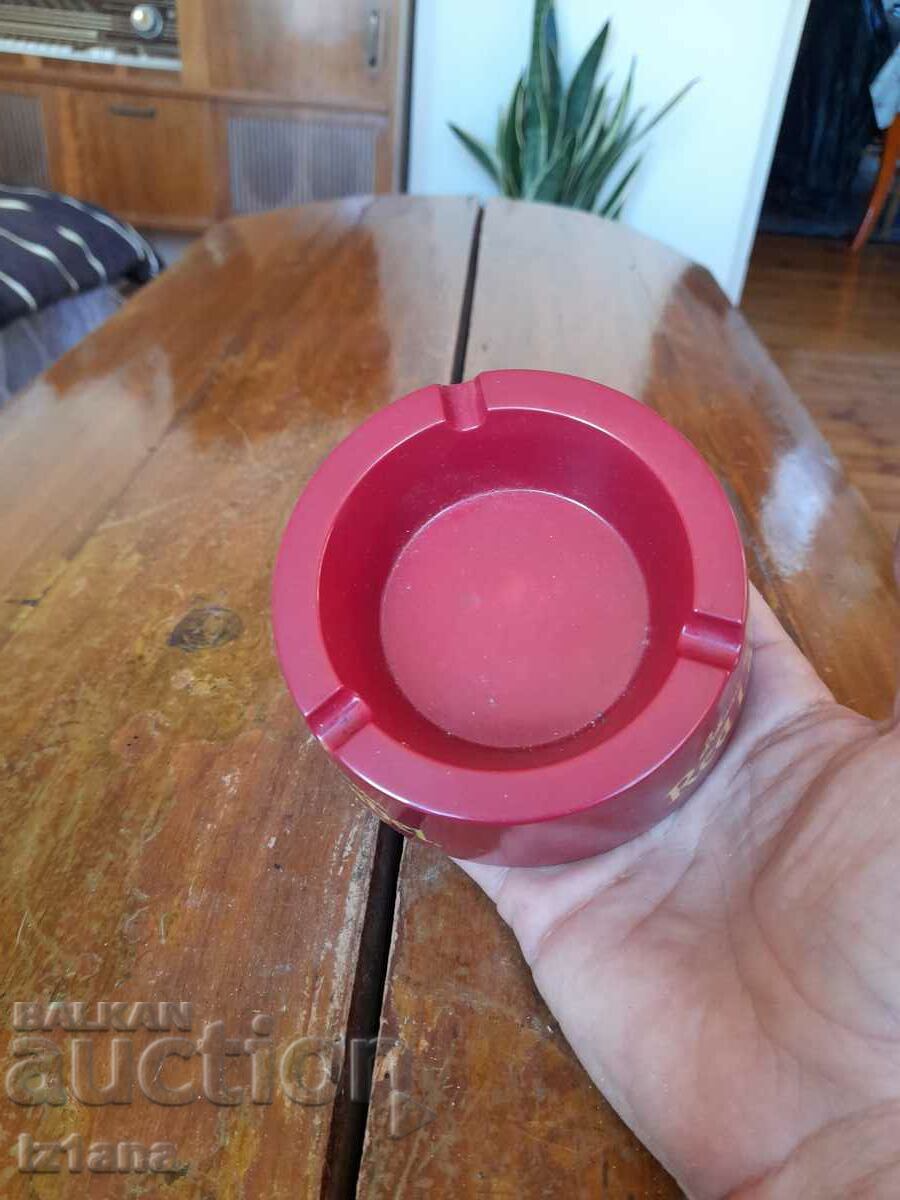 Delivery of Old Johnnie Walker ashtray Delivery of Old Johnnie Walker ashtray