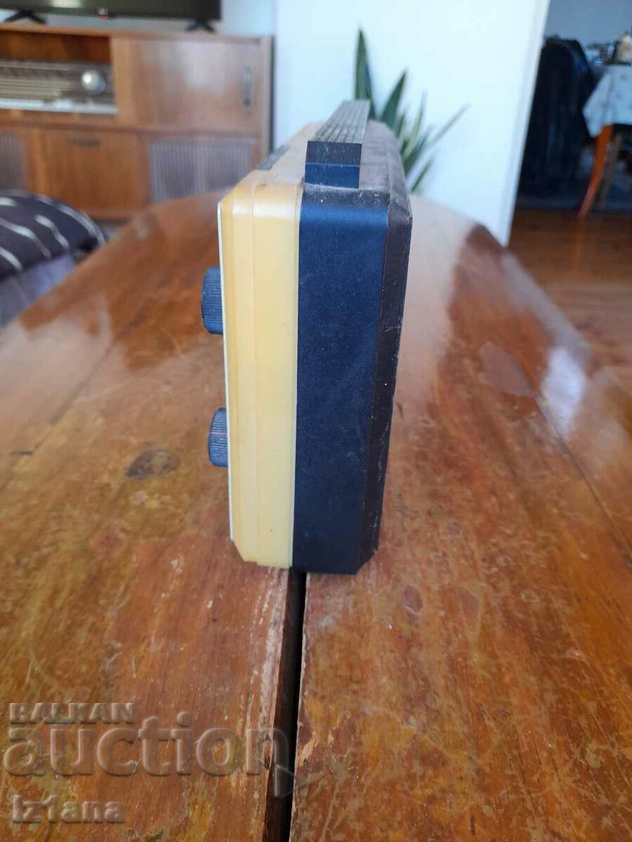 Delivery of Old radio, Alpinist RP 221 radio receiver Delivery of Old radio, Alpinist RP 221 radio receiver