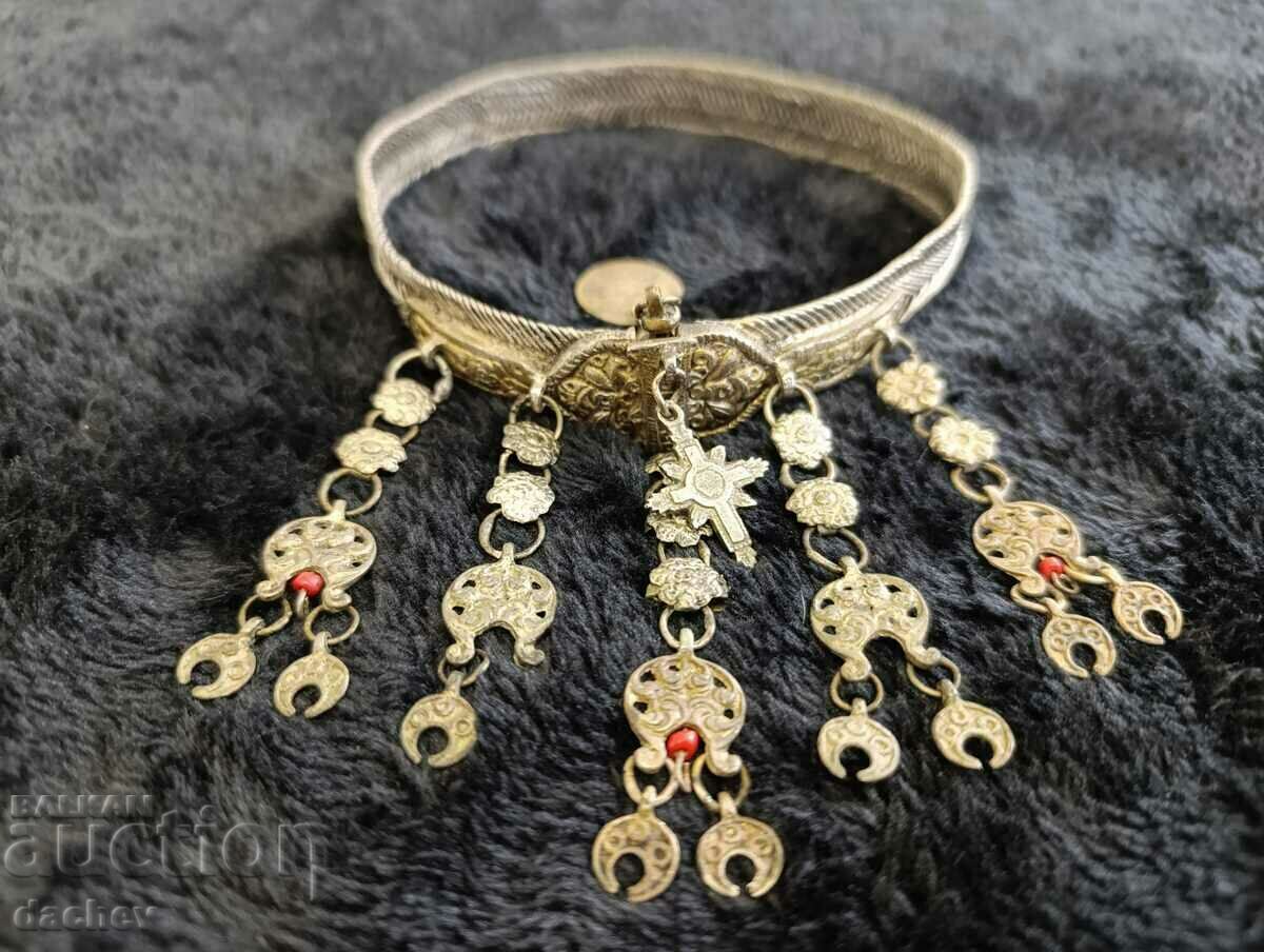 Σπάνιο ασημένιο κολιέ σκύλου με λαιμό αναγέννησης με τιμή 1200.00 BGN | € 613.55 Σπάνιο ασημένιο κολιέ σκύλου με λαιμό αναγέννησης με τιμή 1200.00 BGN | € 613.55