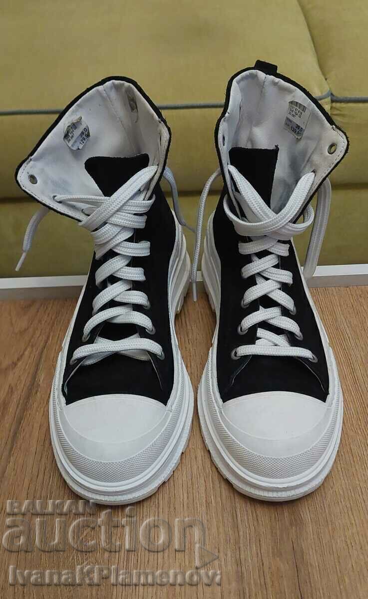 Γυναικεία αθλητικά παπούτσια sneakers καινούργια με τιμή € 33.00 | 64.54 BGN Γυναικεία αθλητικά παπούτσια sneakers καινούργια με τιμή € 33.00 | 64.54 BGN