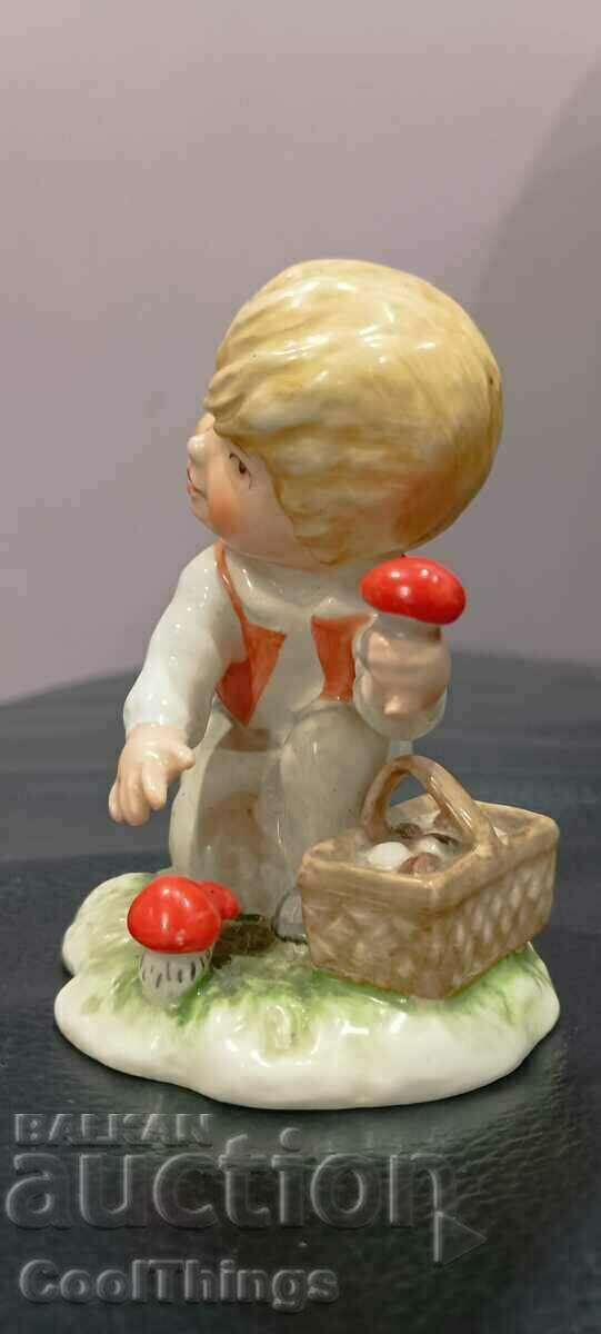 Goebel 1978 Marked Porcelain Figure with price 60.00 BGN | € 30.68 Goebel 1978 Marked Porcelain Figure with price 60.00 BGN | € 30.68