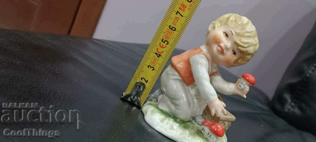 Goebel 1978 Marked Porcelain Figure - 6 Goebel 1978 Marked Porcelain Figure - 6