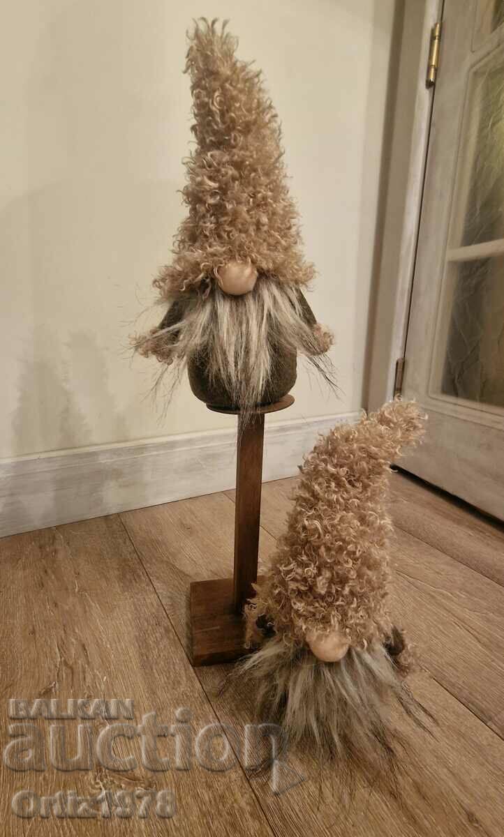 Auction A fluffy and shaggy gnome! 40 cm Auction A fluffy and shaggy gnome! 40 cm