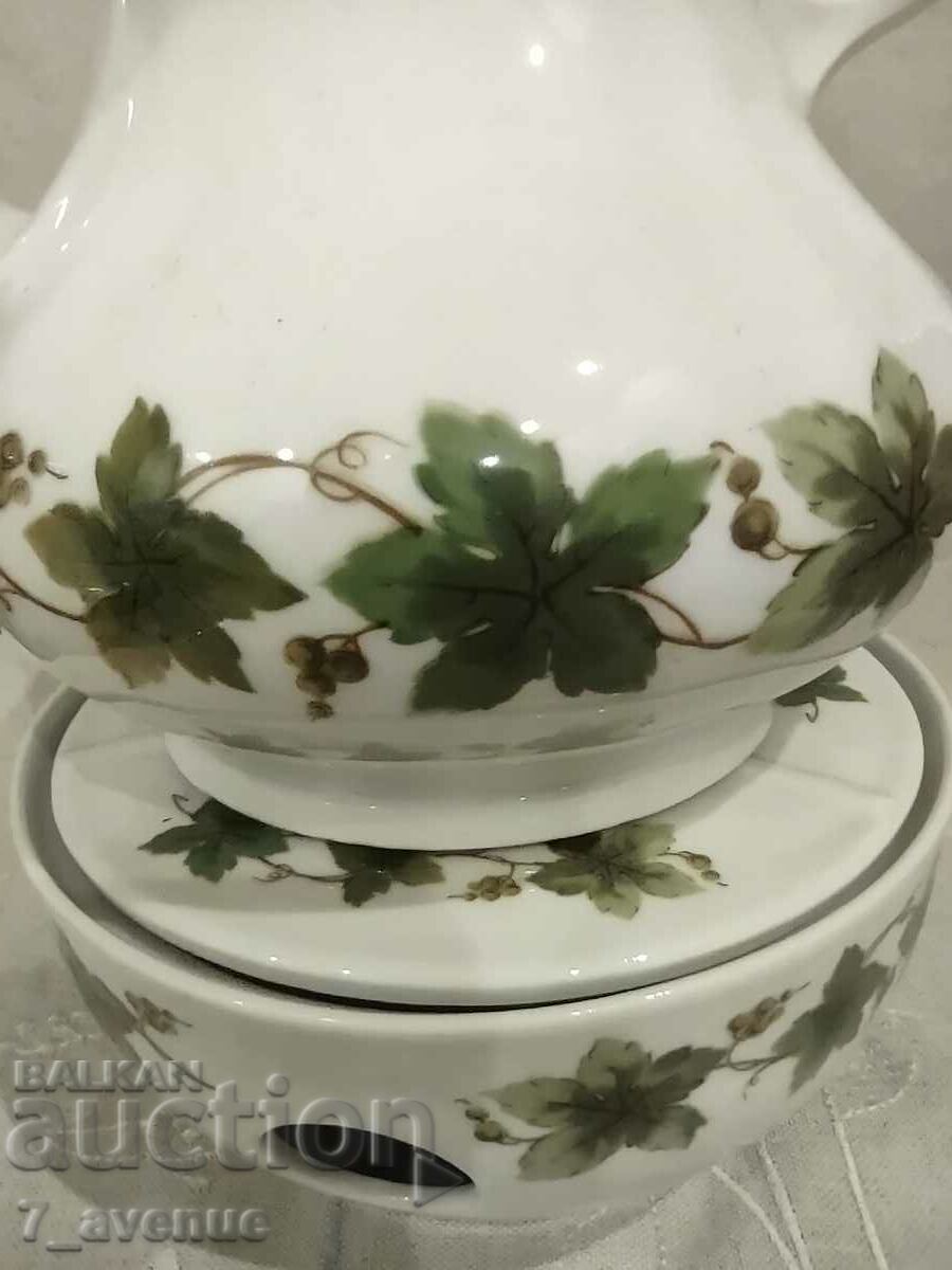 Ceainic frumos cu suport de încălzire, Germania, 15.11.24 cu preț 199.00 BGN | € 101.75